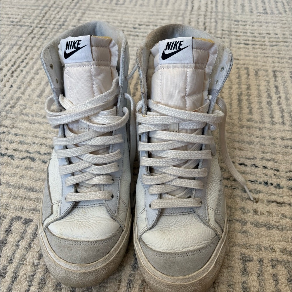 Nike Athletic Shoes in Gray and White